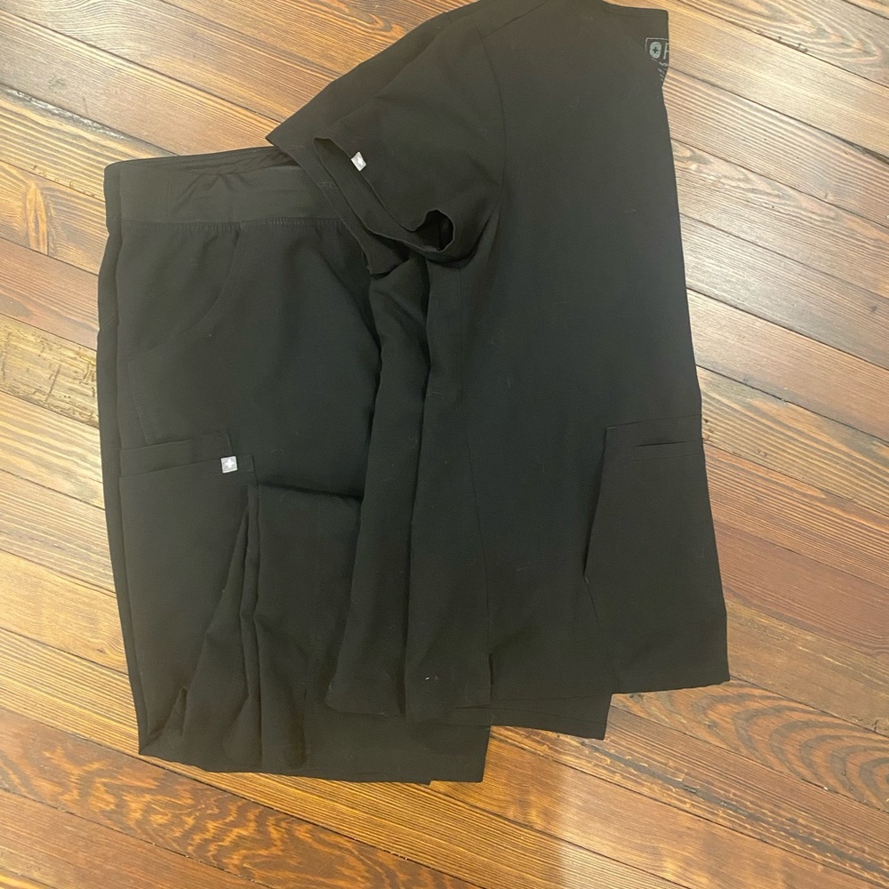 Figs Scrub Set in Black
